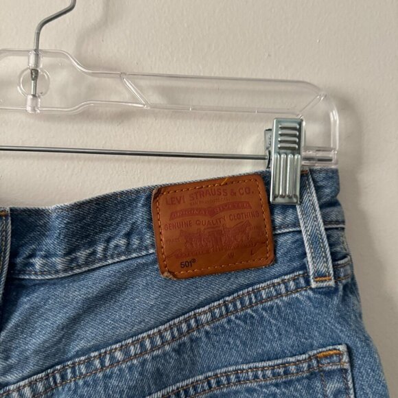 🦋 LEVI'S Distressed Denim High Rise 501 Jean Shorts 26 Button Fly - Picture 4 of 5